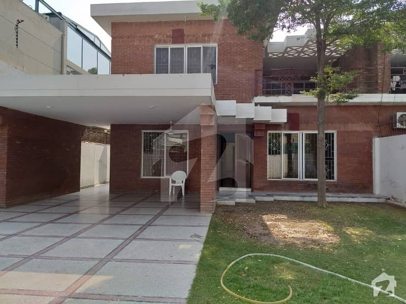 ڈی ایچ اے فیز 1 ڈیفنس (ڈی ایچ اے) لاہور میں 5 کمروں کا 1 کنال مکان 1.1 لاکھ میں کرایہ پر دستیاب ہے۔