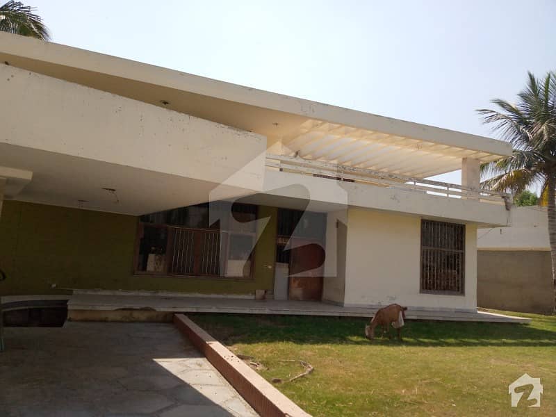 1000 Yards Bungalow On Main Shahra E Ghalib Clifton Block 2 Near Bar B Q 2 Night For Commercial Use 1000 Yards Bungalow On Main Shahra E Ghalib Clifton Block 2 Near Bar B Q 2 Night For Commercial Use