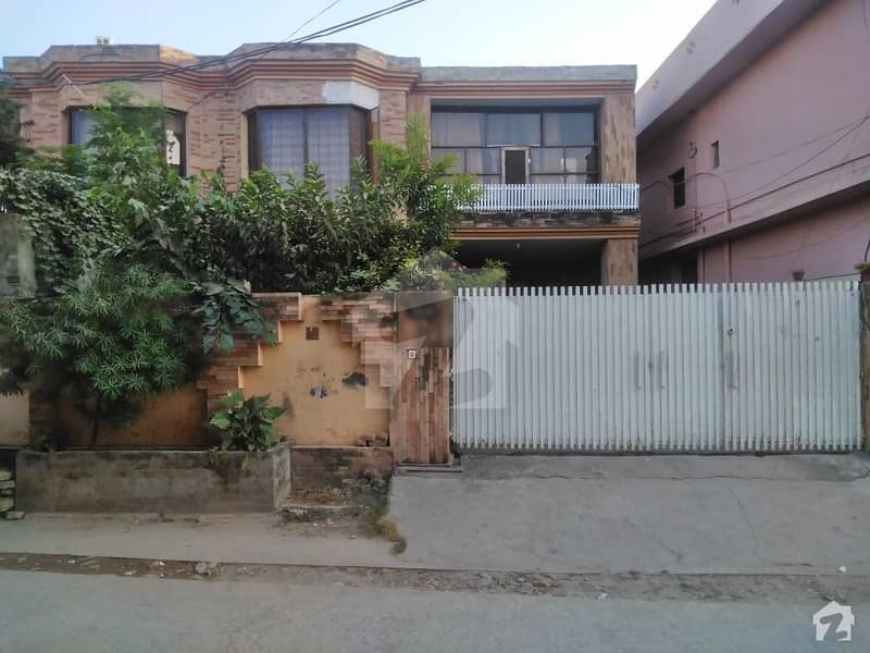 منور کالونی راولپنڈی میں 4 کمروں کا 13 مرلہ مکان 1.62 کروڑ میں برائے فروخت۔
