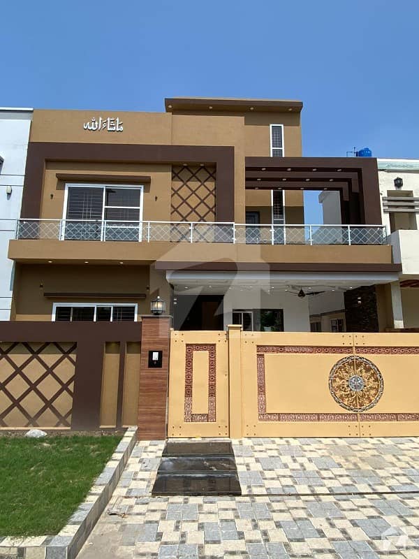 Triple Storey House For Sale In Hot Location