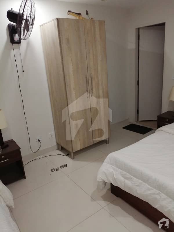 Paragon City Room Sized 225  Square Feet For Rent