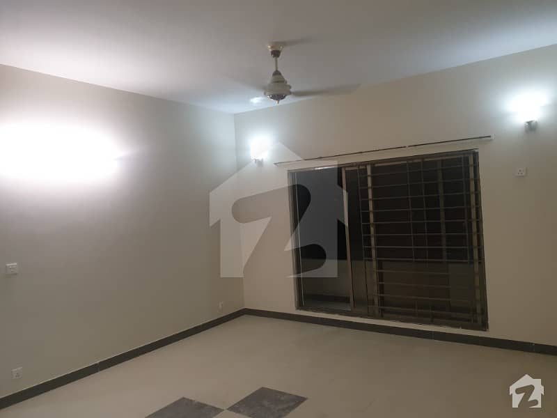 3rd Floor 3bed Flat G7 Building Askari 5