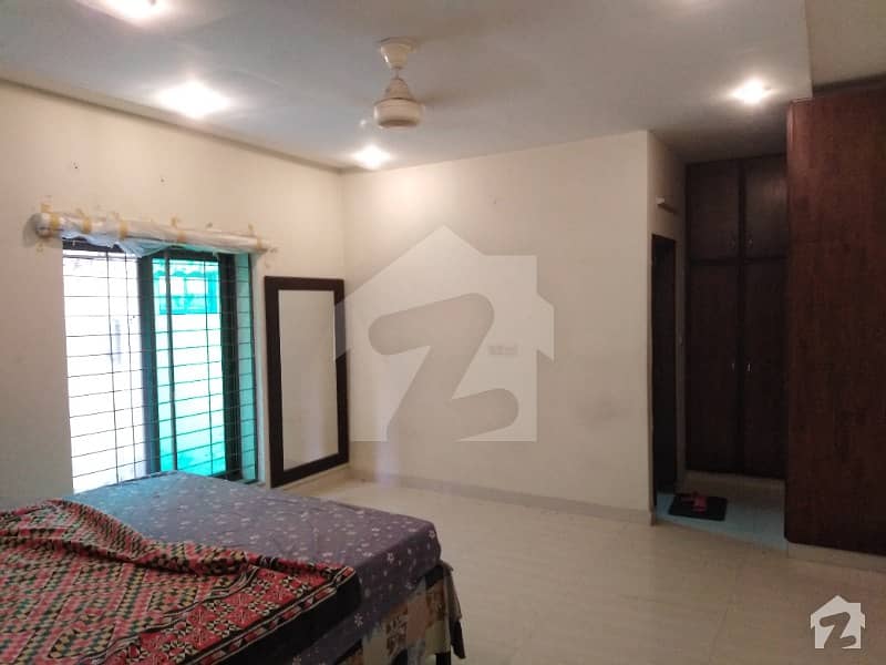 بحریہ ٹاؤن اوورسیز انکلیو بحریہ ٹاؤن لاہور میں 5 کمروں کا 10 مرلہ مکان 1.7 کروڑ میں برائے فروخت۔