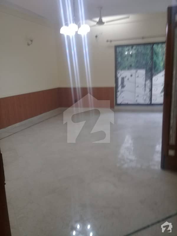 10 Marla Full House Facing Park For Rent in DHA Phase4 Lahore