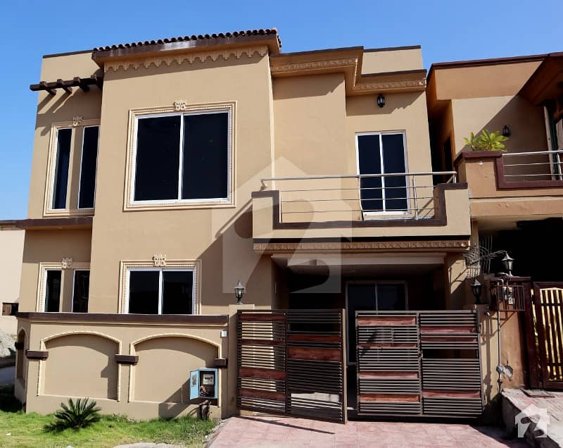 بحریہ ٹاؤن فیز 8 بحریہ ٹاؤن راولپنڈی راولپنڈی میں 5 کمروں کا 7 مرلہ مکان 1.65 کروڑ میں برائے فروخت۔