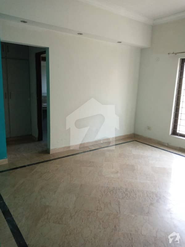 One Kanal Upper Portion Available For Rent Ideal Location Near Market Park Masjid Banks School