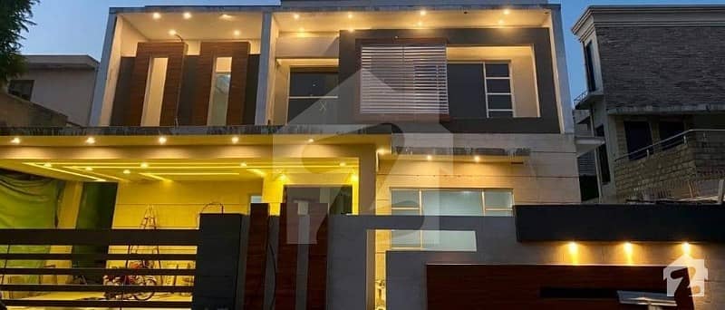 1 Kanal Luxury Brand New House For Rent