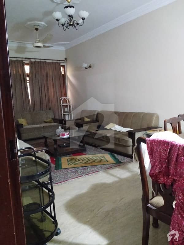 گلشنِ اقبال ٹاؤن کراچی میں 5 کمروں کا 8 مرلہ مکان 3.6 کروڑ میں برائے فروخت۔