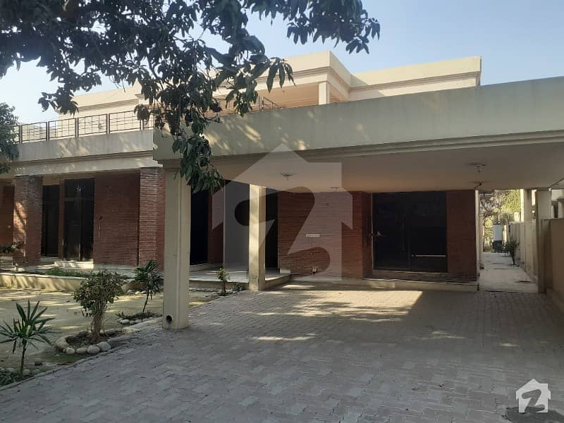کینٹ لاہور میں 7 کمروں کا 2 کنال مکان 2.7 لاکھ میں کرایہ پر دستیاب ہے۔