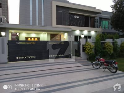 ویلینشیاء - تجارتی زون سی ویلینشیاء ہاؤسنگ سوسائٹی لاہور میں 5 کمروں کا 1 کنال مکان 4.35 کروڑ میں برائے فروخت۔