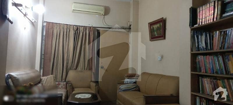 علامہ اقبال ٹاؤن ۔ کریم بلاک علامہ اقبال ٹاؤن لاہور میں 3 کمروں کا 5 مرلہ فلیٹ 25 ہزار میں کرایہ پر دستیاب ہے۔