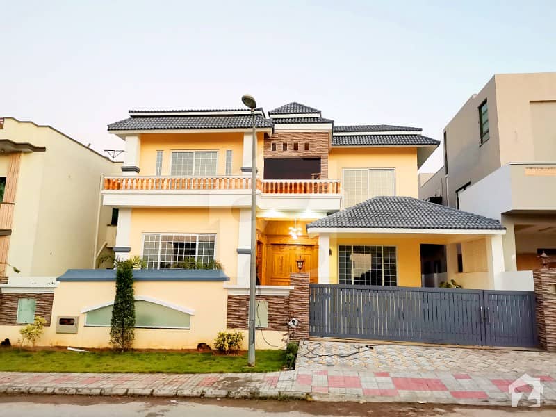1 Kanal Stunning Designer Bungalow With Full Basement Up For Sale