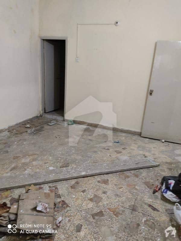 بفر زون - سیکٹر 15-A / 4 بفر زون نارتھ کراچی کراچی میں 4 کمروں کا 5 مرلہ مکان 25 ہزار میں کرایہ پر دستیاب ہے۔