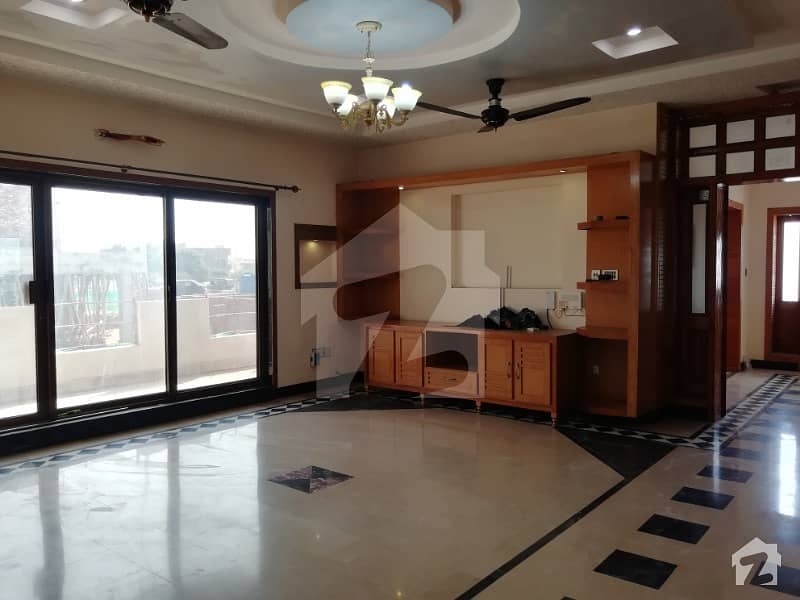 Bahria Tow Phase - 1 Kanal Luxurious Upper Portion Available For Rent
