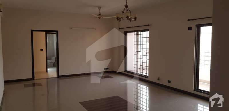 3000  Square Feet Flat In Dha Defence For Sale At Good Location