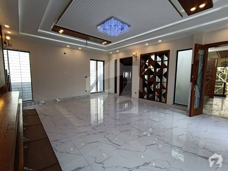بحریہ ٹاؤن اوورسیز B بحریہ ٹاؤن اوورسیز انکلیو بحریہ ٹاؤن لاہور میں 5 کمروں کا 1 کنال مکان 4.5 کروڑ میں برائے فروخت۔