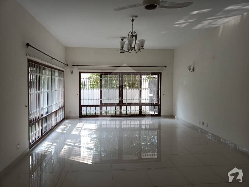 6 Beds 600 Sq Yards Bungalow Fully Renovated For Rent In Phase 1 Dha Karachi