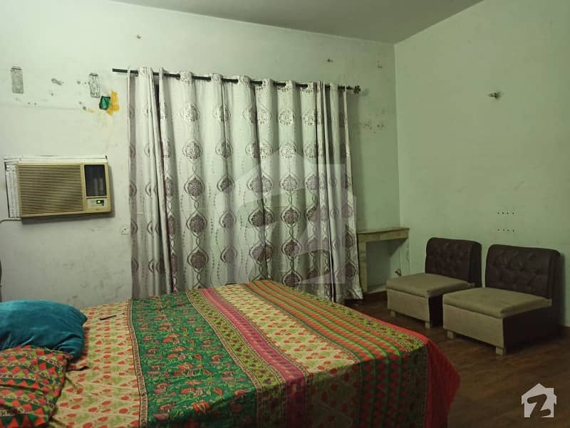 ڈی ایچ اے فیز 2 ڈیفنس (ڈی ایچ اے) لاہور میں 1 کمرے کا 5 مرلہ کمرہ 13 ہزار میں کرایہ پر دستیاب ہے۔