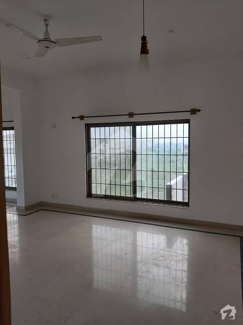4500  Square Feet Upper Portion Is Available For Rent