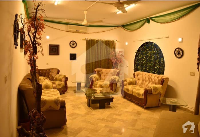 ڈی ایچ اے فیز 4 ڈی ایچ اے کراچی میں 4 کمروں کا 12 مرلہ مکان 1.25 لاکھ میں کرایہ پر دستیاب ہے۔