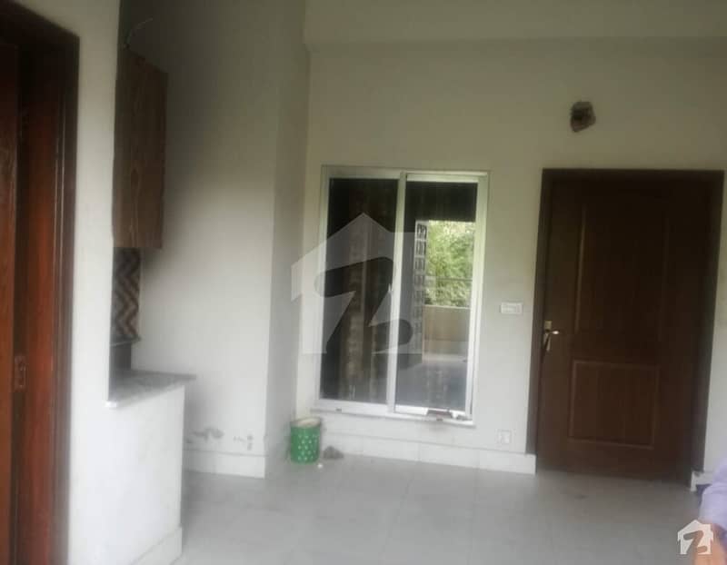 Raiwind Road 365 Square Feet Room Up For Rent