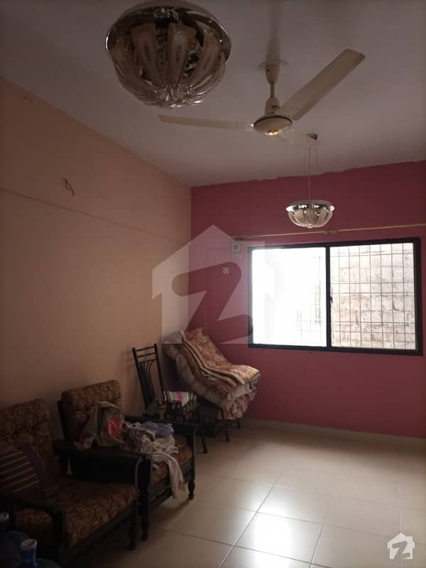 شرف آباد گلشنِ اقبال ٹاؤن کراچی میں 3 کمروں کا 6 مرلہ فلیٹ 2 کروڑ میں برائے فروخت۔