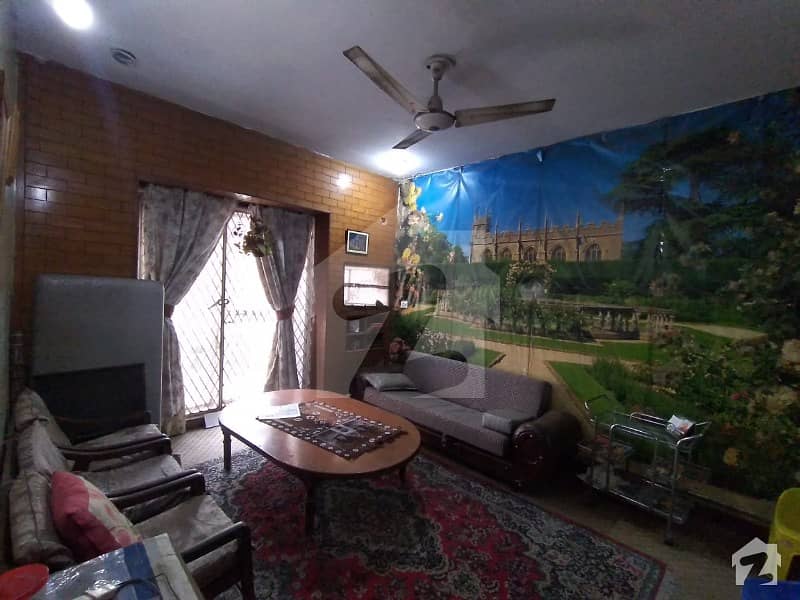 جوہر ٹاؤن لاہور میں 5 کمروں کا 5 مرلہ مکان 1.35 کروڑ میں برائے فروخت۔