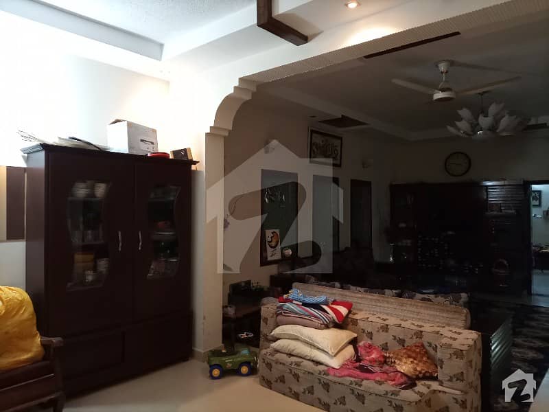 جوہر ٹاؤن فیز 1 جوہر ٹاؤن لاہور میں 5 کمروں کا 10 مرلہ مکان 2.5 کروڑ میں برائے فروخت۔