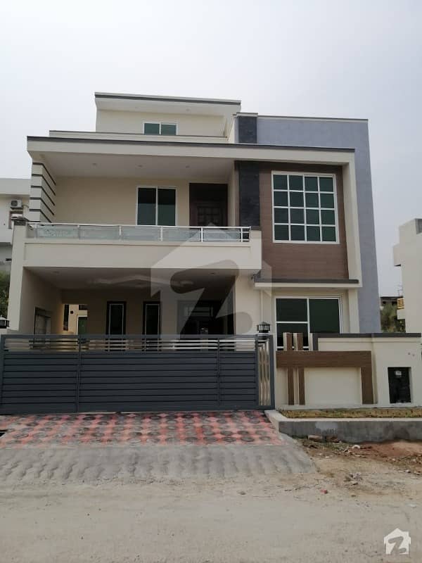7 Marla Brand New House Available For Sale