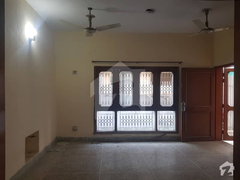 I91  25x50 Ground Floor For Rent For Small Family