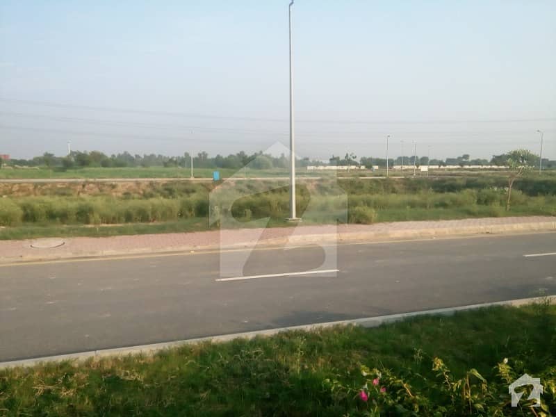 مانگا منڈی لاہور میں 352 کنال زرعی زمین 15.4 کروڑ میں برائے فروخت۔