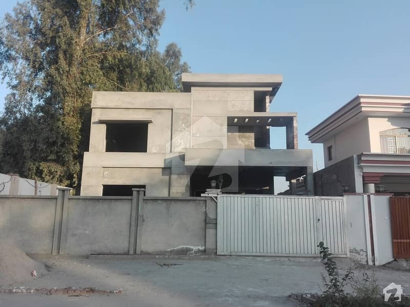 House For Sale In Beautiful Service Morh