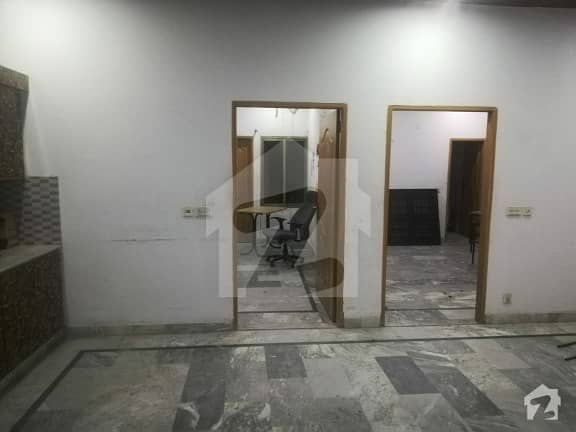 شاہدرہ لاہور میں 6 کمروں کا 5 مرلہ مکان 36 ہزار میں کرایہ پر دستیاب ہے۔