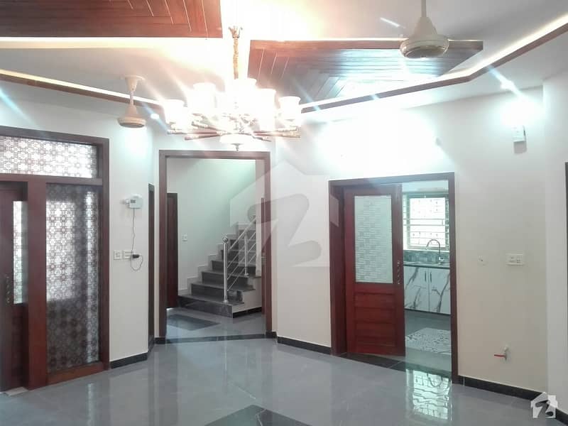 بحریہ ٹاؤن سیکٹر سی بحریہ ٹاؤن لاہور میں 5 کمروں کا 10 مرلہ مکان 73 ہزار میں کرایہ پر دستیاب ہے۔