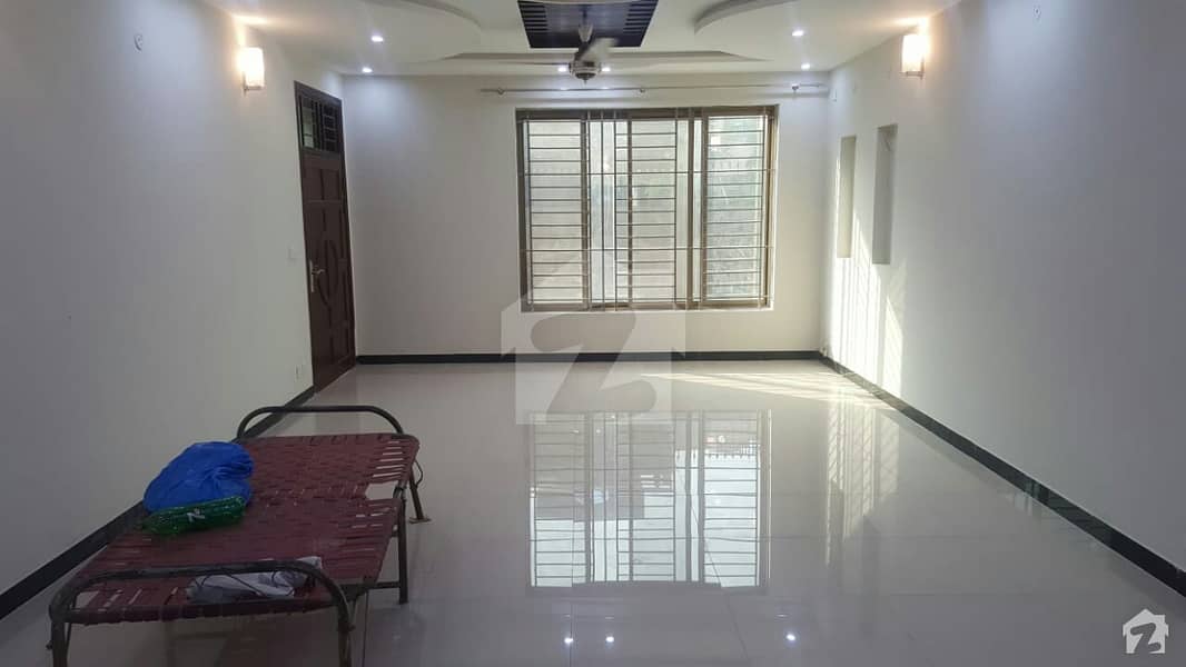 3200 Square Feet Upper Portion Situated In G-9 For Rent