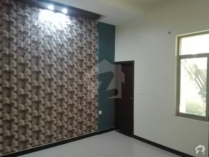 گلشنِ معمار گداپ ٹاؤن کراچی میں 6 کمروں کا 18 مرلہ مکان 65 ہزار میں کرایہ پر دستیاب ہے۔