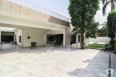 9000  Square Feet House In Central Gulberg For Rent