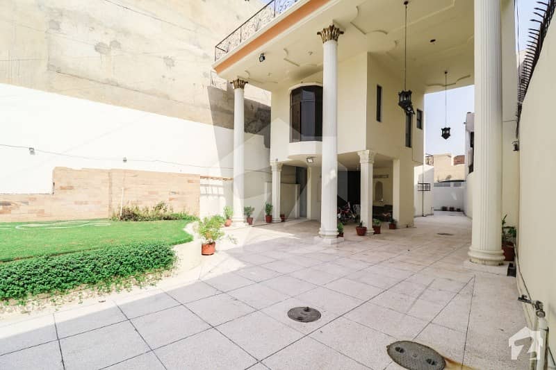 With Basement Close to Barkat Market 37 Marla Bungalow For Rent