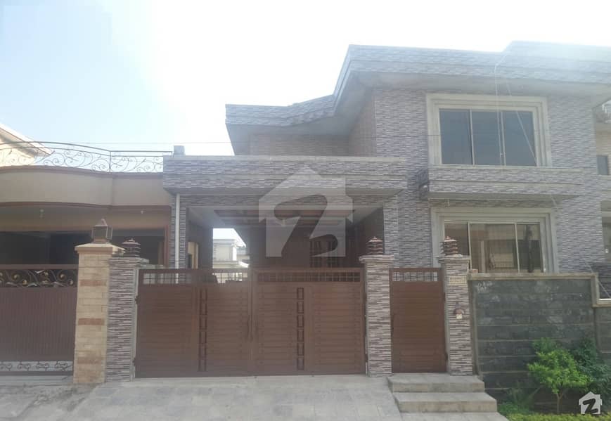 In Gulshan Abad 1 Kanal House For Sale