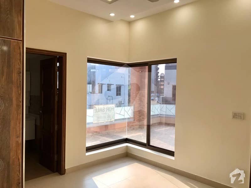 ڈی ایچ اے 11 رہبر فیز 1 ڈی ایچ اے 11 رہبر لاہور میں 4 کمروں کا 8 مرلہ مکان 2 کروڑ میں برائے فروخت۔
