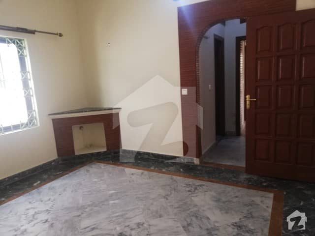 Upper Portion 3 Bed 3 Bath Dd TV Lounge Available For Rent