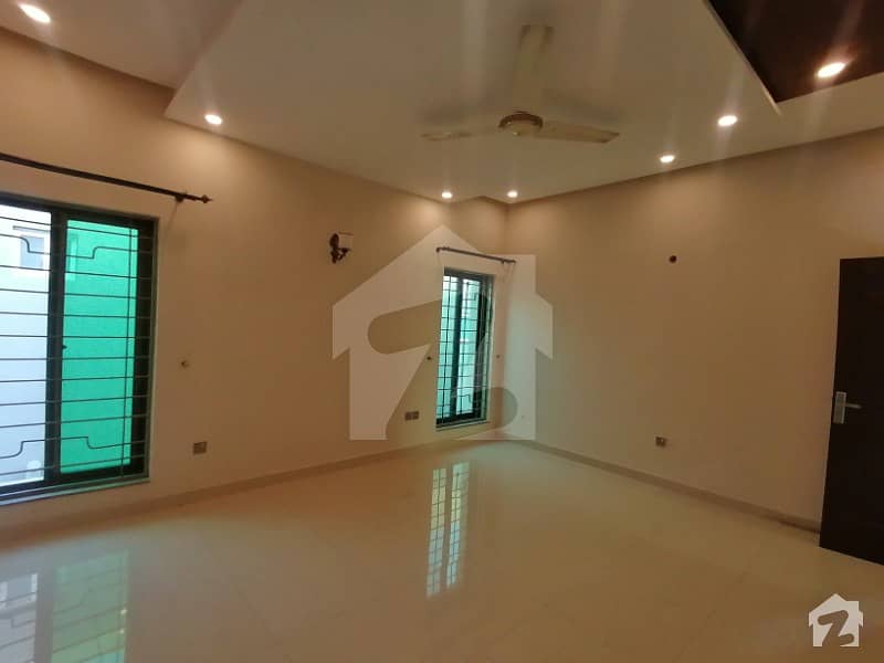 Dha 1 Kanal Brand New Out Class Upper Portion For Rent In Phase 4