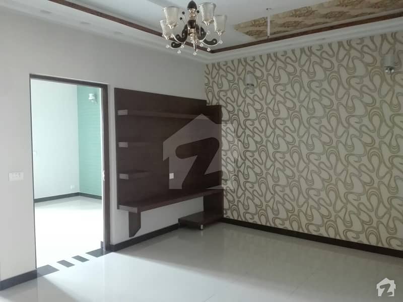 بحریہ ٹاؤن سیکٹر سی بحریہ ٹاؤن لاہور میں 5 کمروں کا 10 مرلہ مکان 75 ہزار میں کرایہ پر دستیاب ہے۔