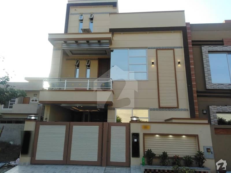 کینال ویلی مین کینال بینک روڈ لاہور میں 3 کمروں کا 5 مرلہ مکان 1.3 کروڑ میں برائے فروخت۔