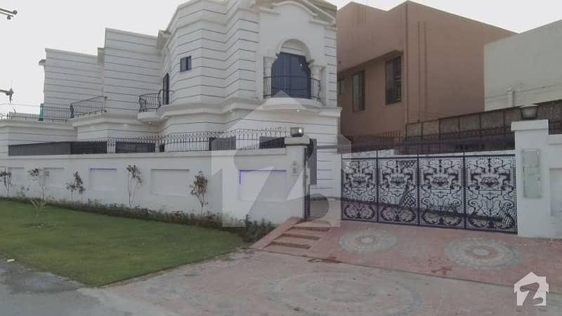 پراگون سٹی - آرچرڈ ١ بلاک پیراگون سٹی لاہور میں 7 کمروں کا 11 مرلہ مکان 2.5 کروڑ میں برائے فروخت۔