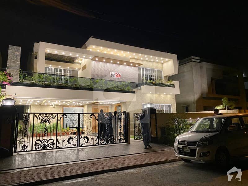 1 Kanal House Available In Jasmine Block Sector C Bahria Town Lahore