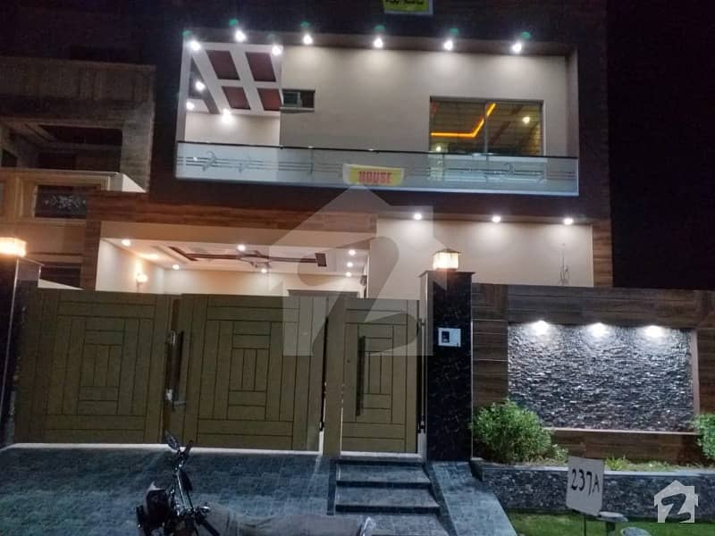 نشیمنِ اقبال فیز 2 نشیمنِ اقبال لاہور میں 5 کمروں کا 10 مرلہ مکان 1.9 کروڑ میں برائے فروخت۔