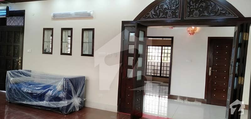 1 Kanal Triple Storey House Available For Rent