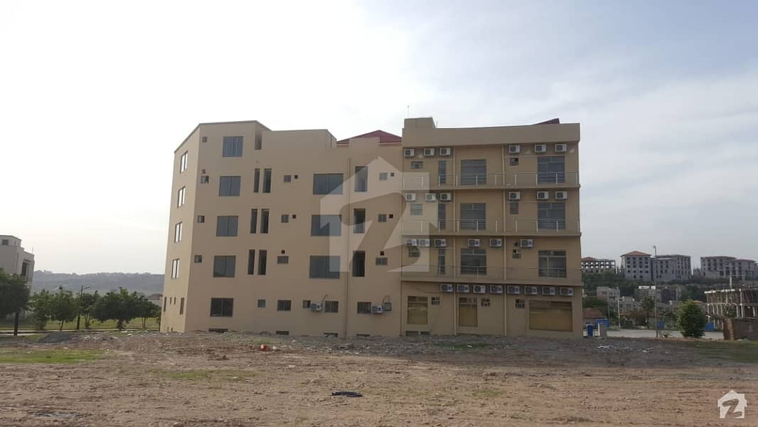 Dha Defence Flat Sized 950  Square Feet For Rent