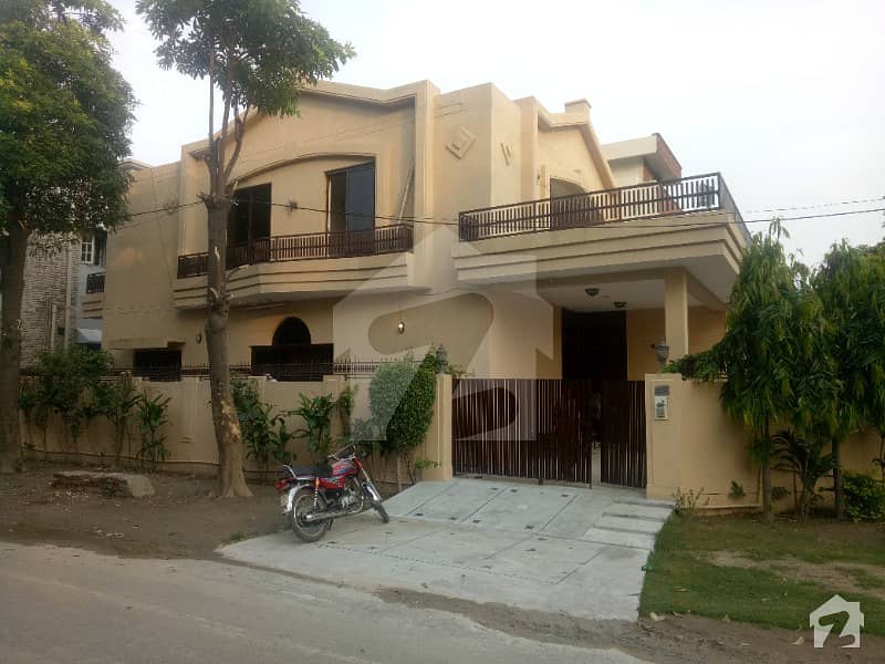 10 Marla Renovates House Available In DHA Phase3 Z Block